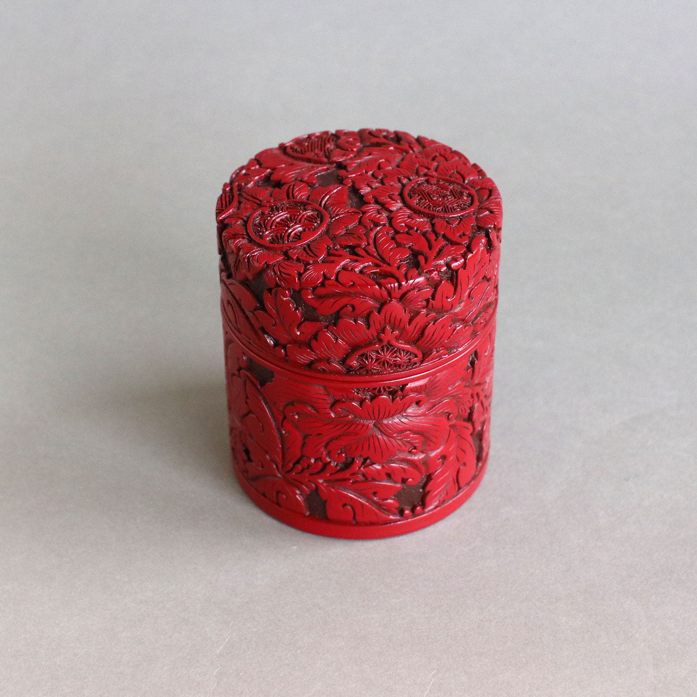 Premium Carved Lacquer Tea Canister ("Botan Karakusa")